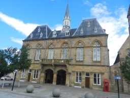 Oblique view of front of Former Town Hall, Bishop Auckland July 2016